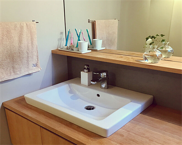 Warm Design Practical Frameless Wooden Bathroom Vanity